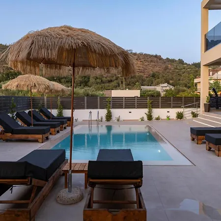 Villa Diamond With Swimming Pool In *
